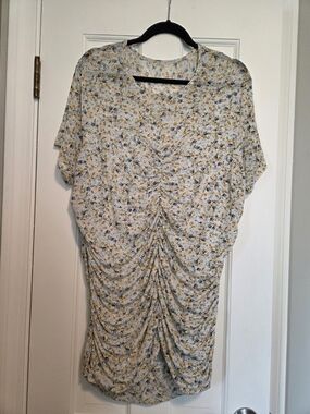 torrid Cream Floral Ruched Short Sleeve long top plus size 3